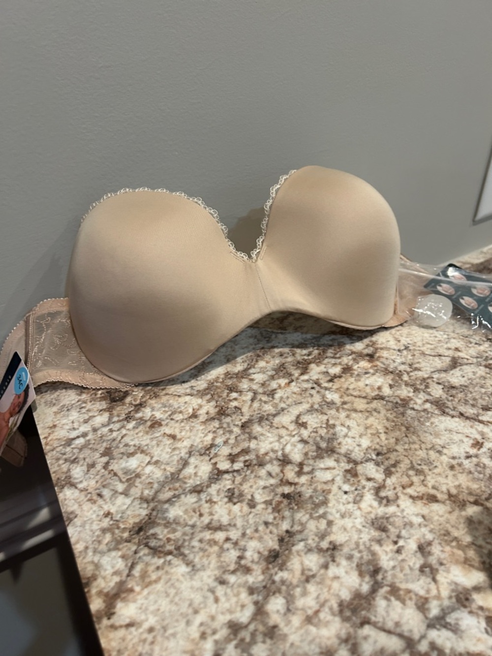 Vanity Fair Strapless Bandeau Bra in Ivory
